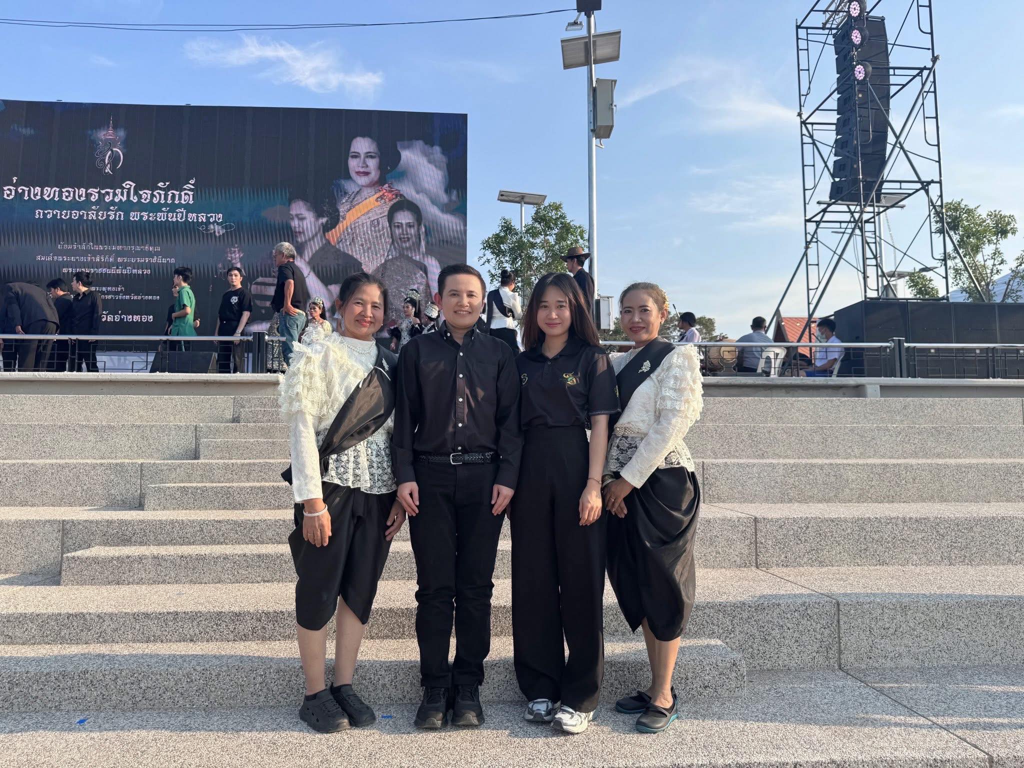 title - ส.ป.ก.อ่างทอง ร่วมกิจกรรมน้อมรําลึกในพระมหากรุณาธิคุณ สมเด็จพระนางเจ้าสิริกิติ์ พระบรมราชินีนาถ พระบรมราชชนนีพันปีหลวง  